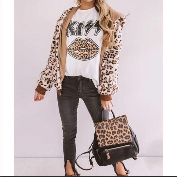 ⭐️NEW ANIMAL PRINT 💋 LIPS T-SHIRT - Picture 3 of 12